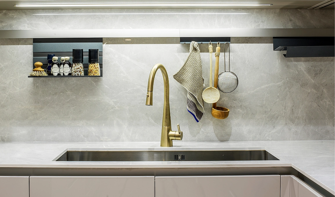 kitchen sink tap featured