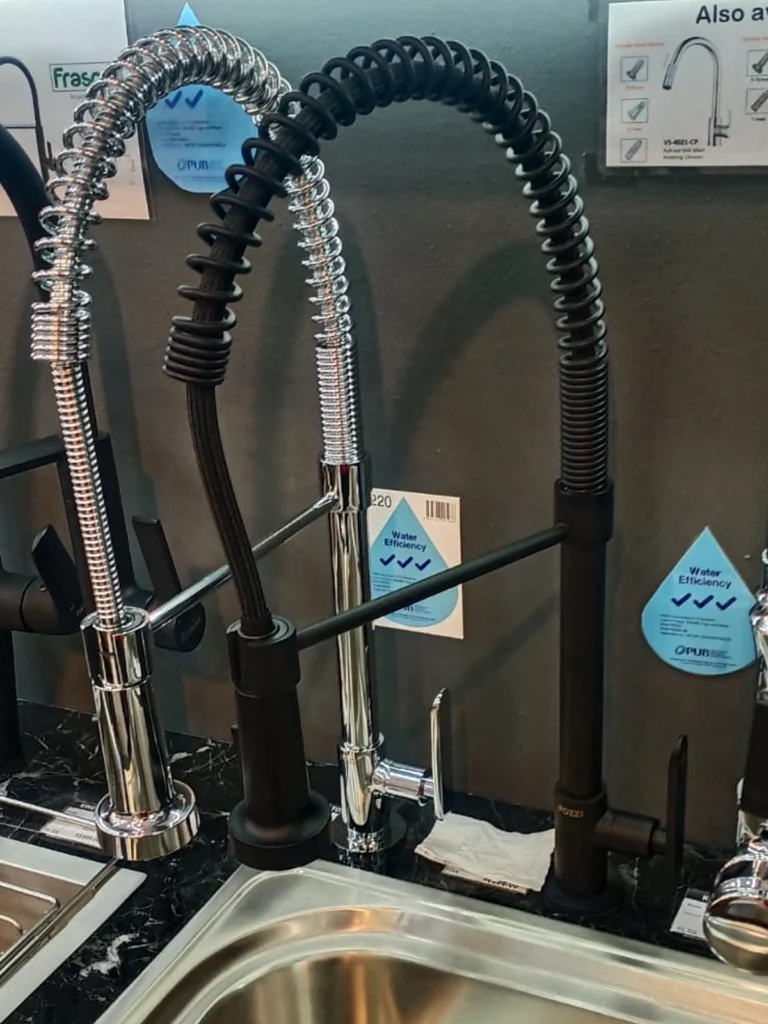 Pull-out kitchen tap